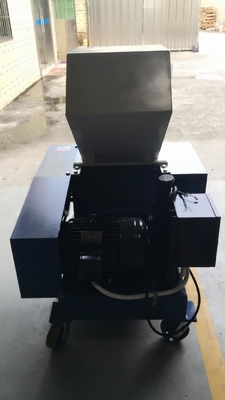 7,5KW Wady z tworzyw sztucznych Maszyna do granulacji o dużej prędkości Granulator OG-10FS Szary kolor