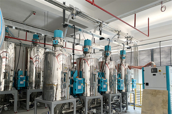 Pojemność Plastikowy system zasilający z sterowaniem PLC i zdalnym sterowaniem Pojemność 500-2000 kg